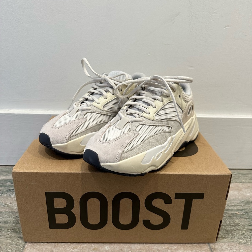 Yeezy Boost 750 in Cream